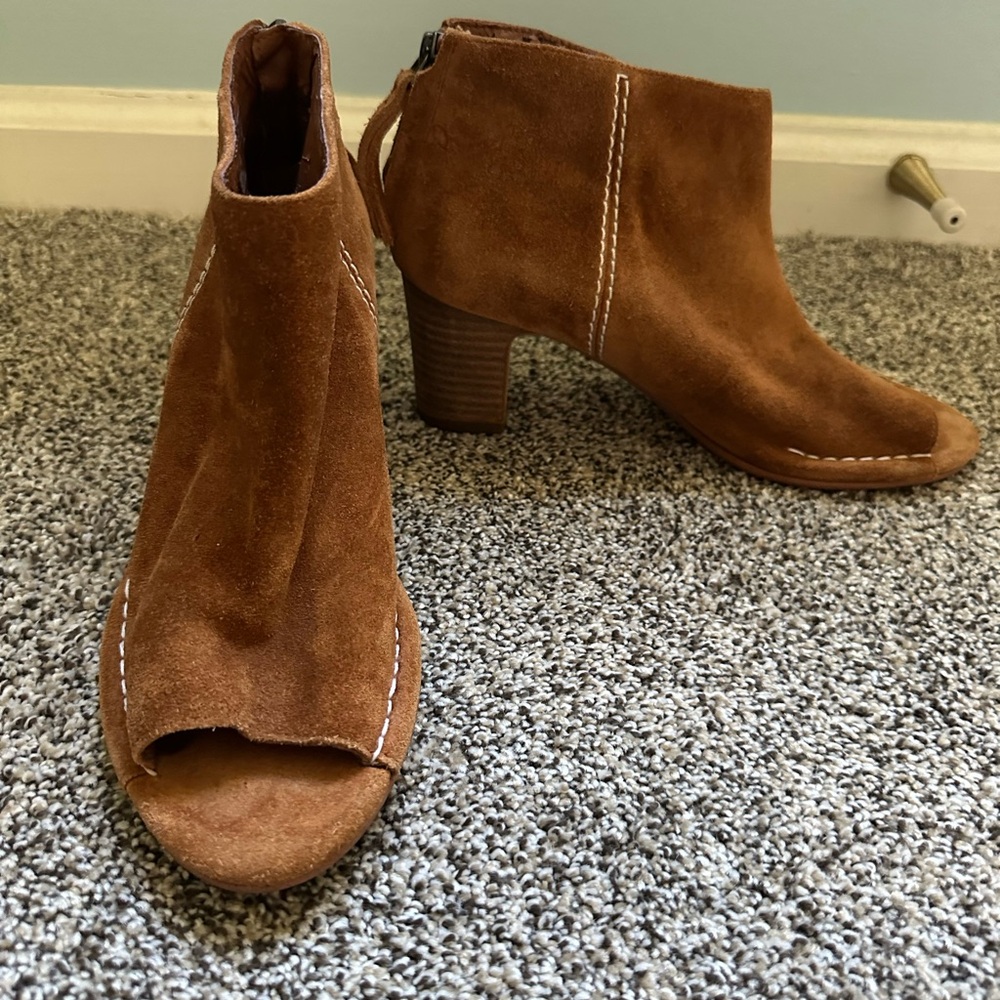 Clarks Spiced Melody peep toe bootie size 7